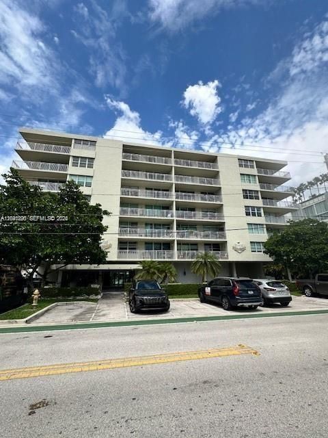 For Rent: $4,250 (2 beds, 2 baths, 1100 Square Feet)