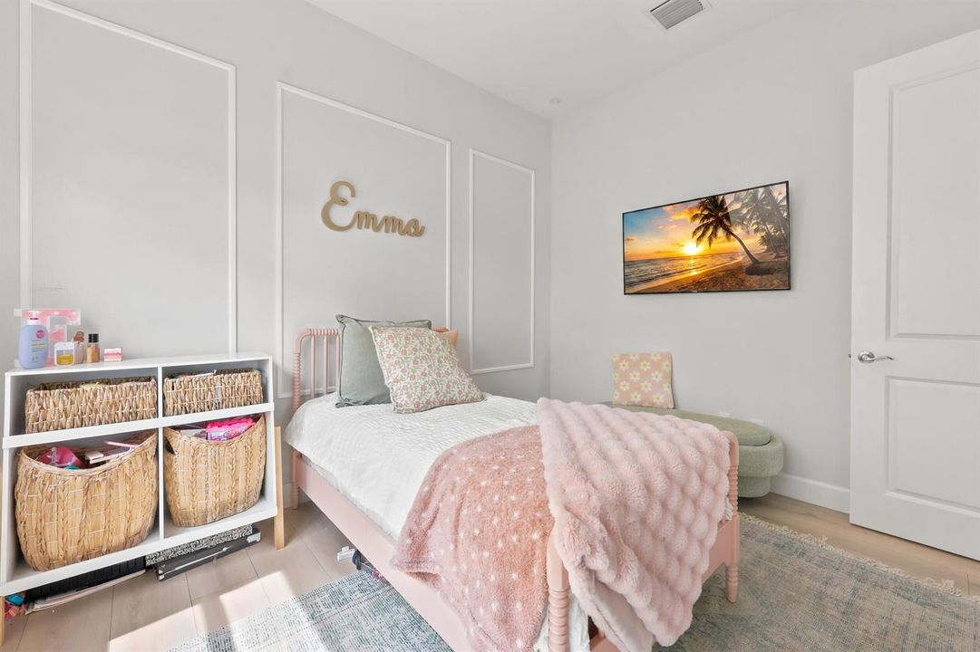 guest bedroom 2 (2)