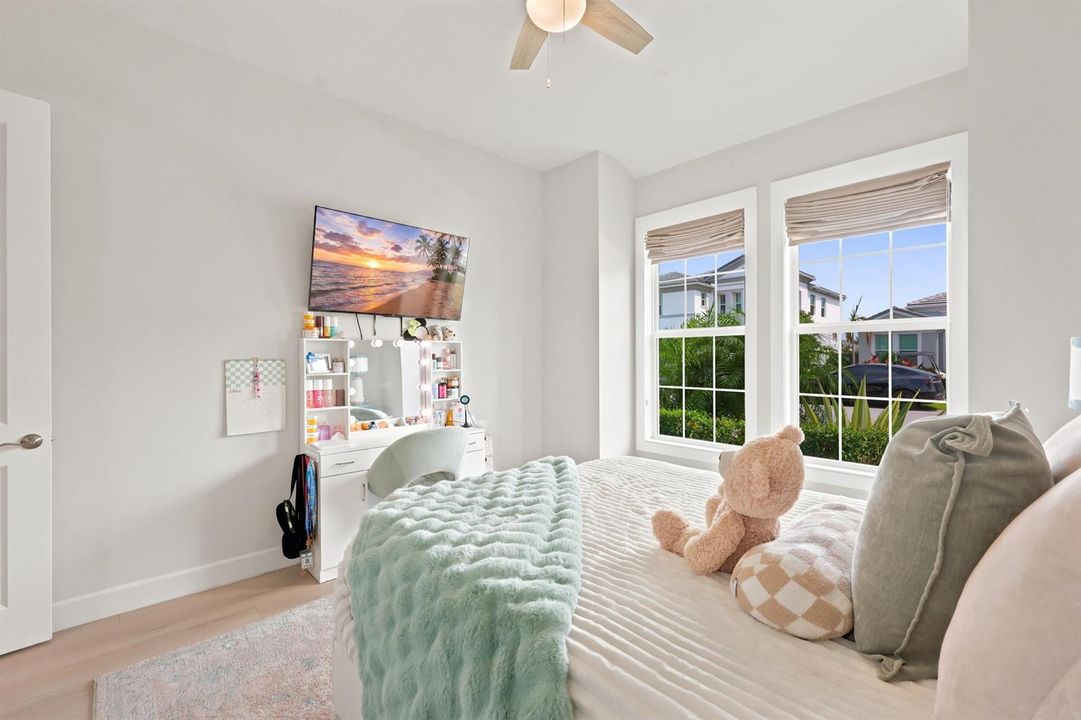 guest bedroom 1 (2)