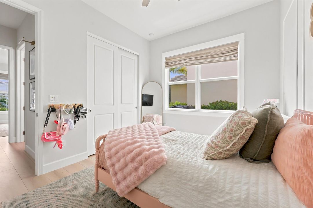 guest bedroom 2 (4)