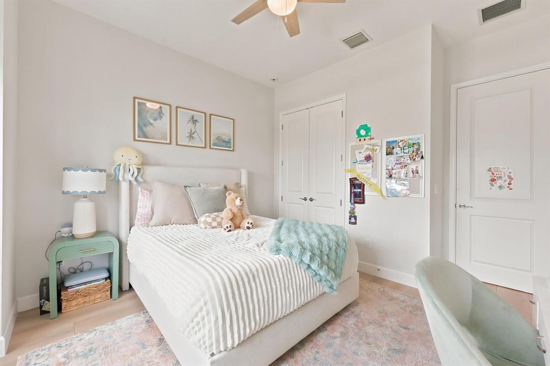 guest bedroom 1 (4)