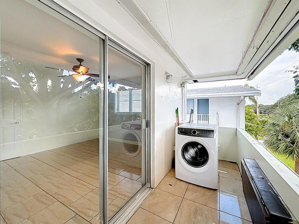 15610 NE 6th Avenue-27