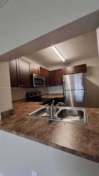 For Rent: $2,000 (2 beds, 2 baths, 1175 Square Feet)