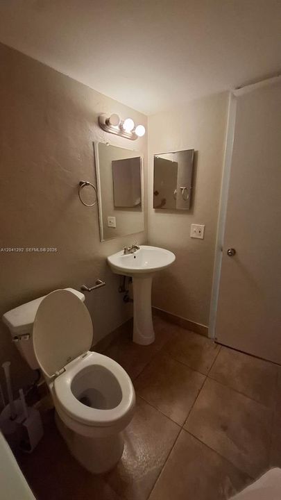 For Rent: $2,000 (2 beds, 2 baths, 1175 Square Feet)