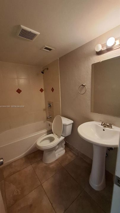 For Rent: $2,000 (2 beds, 2 baths, 1175 Square Feet)