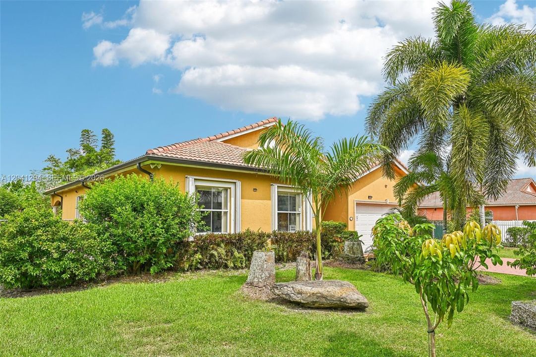 En Venta: $979,000 (4 camas, 2 baños, 1834 Pies cuadrados)