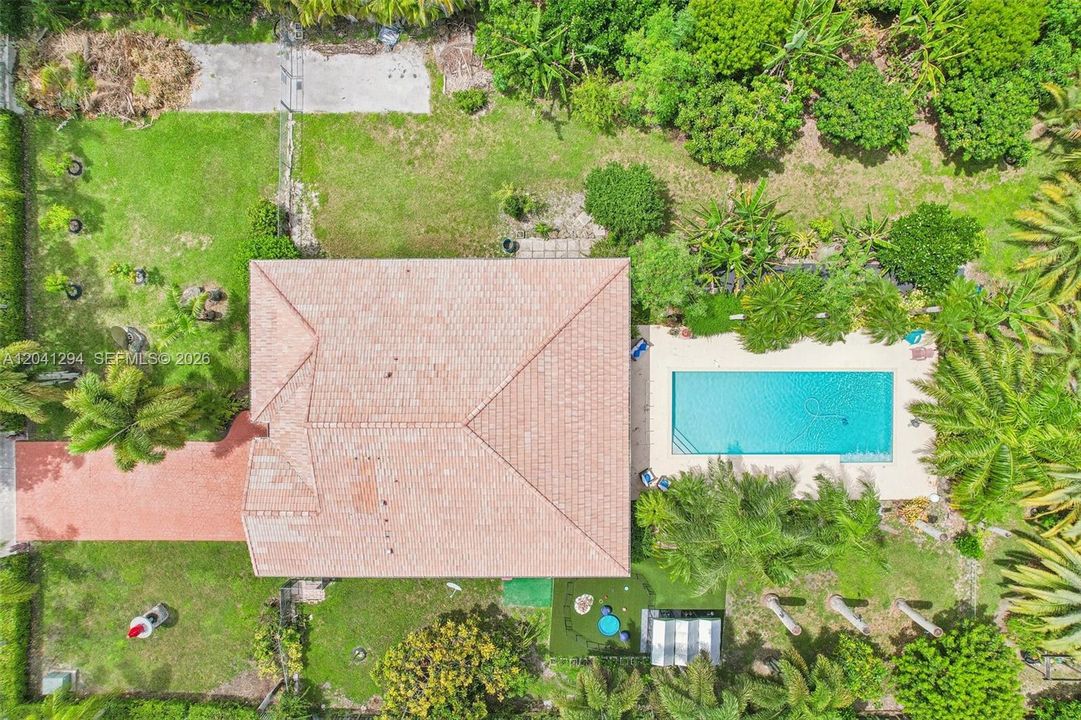 En Venta: $979,000 (4 camas, 2 baños, 1834 Pies cuadrados)