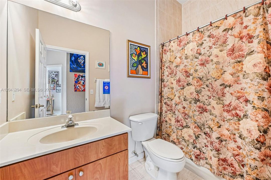 En Venta: $979,000 (4 camas, 2 baños, 1834 Pies cuadrados)