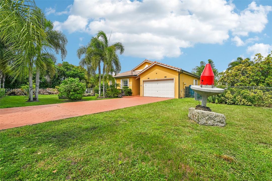 En Venta: $979,000 (4 camas, 2 baños, 1834 Pies cuadrados)