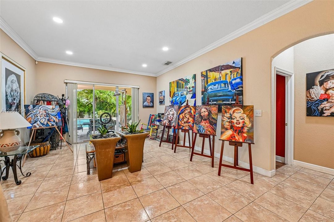 En Venta: $979,000 (4 camas, 2 baños, 1834 Pies cuadrados)
