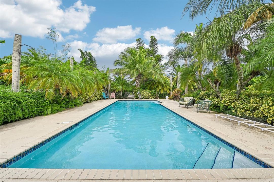 En Venta: $979,000 (4 camas, 2 baños, 1834 Pies cuadrados)