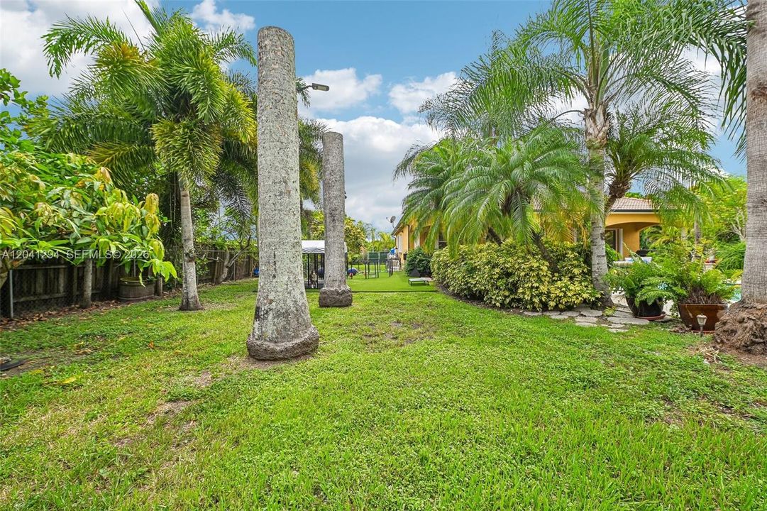 En Venta: $979,000 (4 camas, 2 baños, 1834 Pies cuadrados)