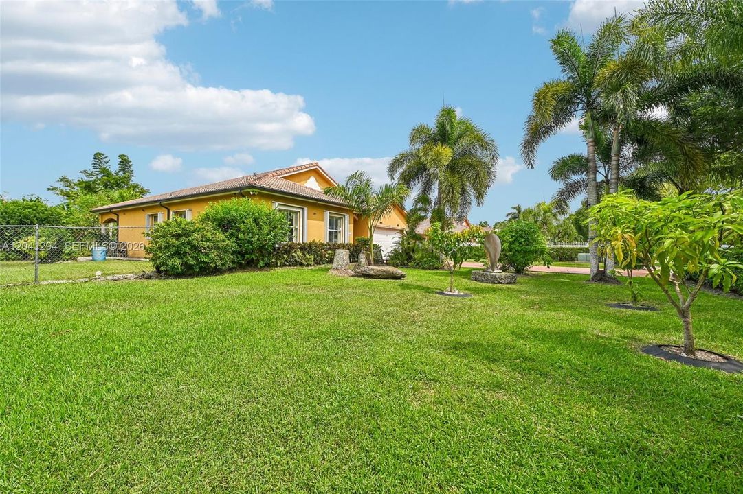 En Venta: $979,000 (4 camas, 2 baños, 1834 Pies cuadrados)