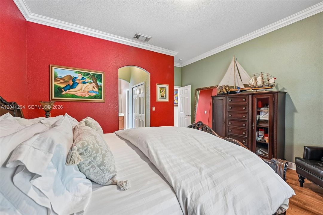 En Venta: $979,000 (4 camas, 2 baños, 1834 Pies cuadrados)