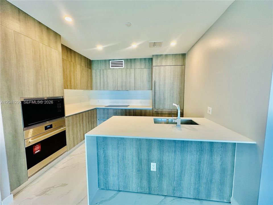 En Venta: $1,250,000 (2 camas, 2 baños, 1361 Pies cuadrados)