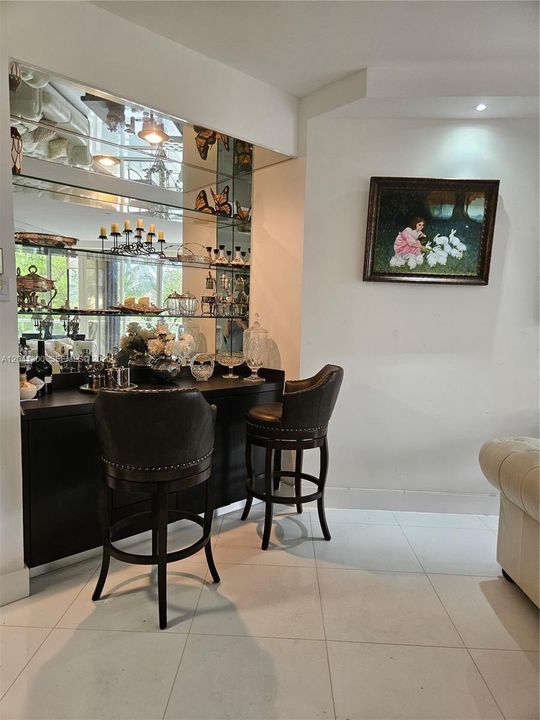 For Sale: $340,000 (1 beds, 1 baths, 1238 Square Feet)