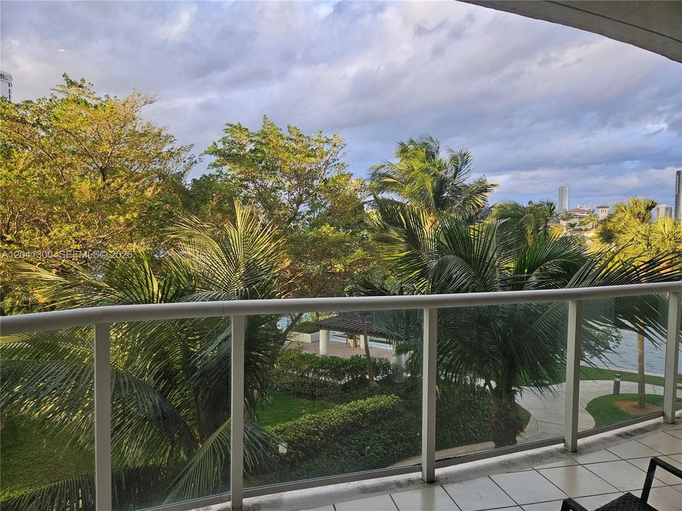 For Sale: $340,000 (1 beds, 1 baths, 1238 Square Feet)