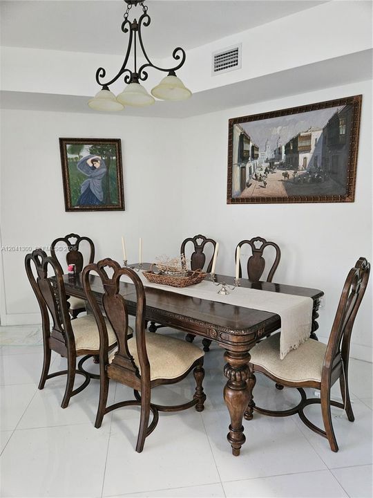 For Sale: $340,000 (1 beds, 1 baths, 1238 Square Feet)