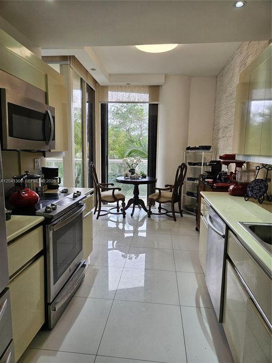 For Sale: $340,000 (1 beds, 1 baths, 1238 Square Feet)