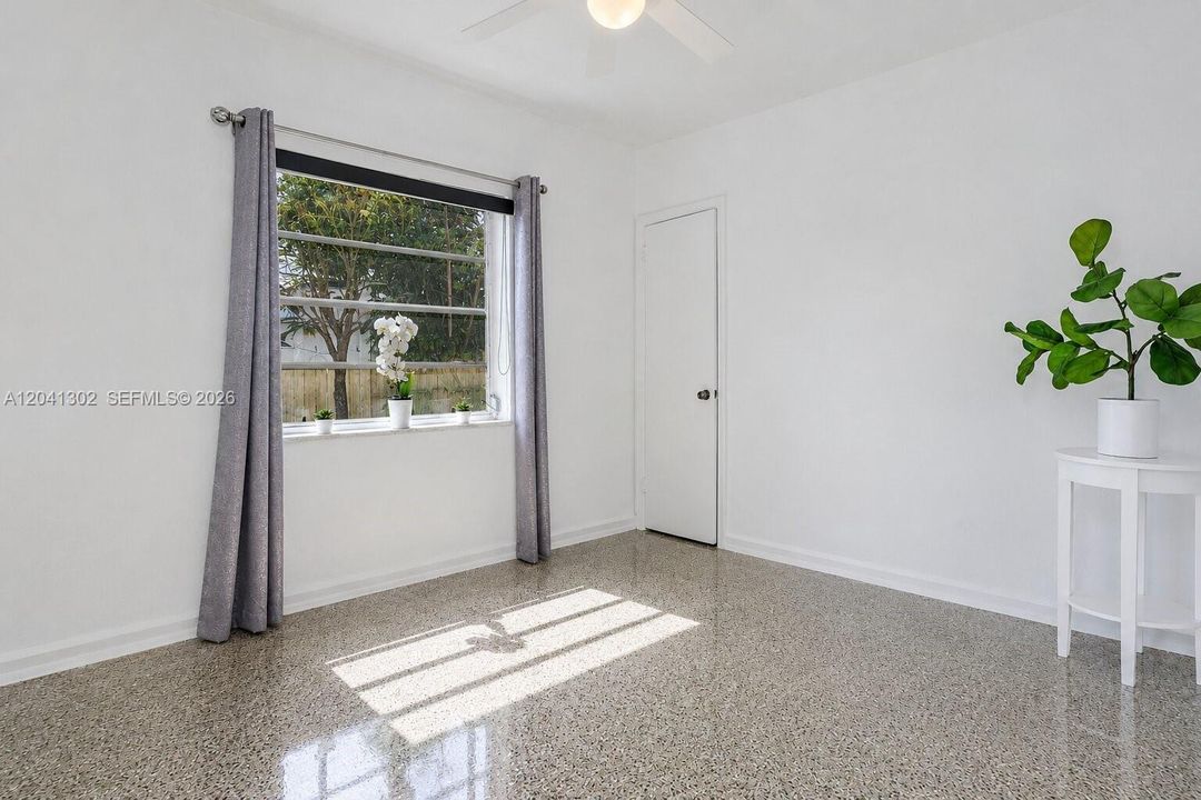 For Rent: $3,100 (2 beds, 1 baths, 1184 Square Feet)
