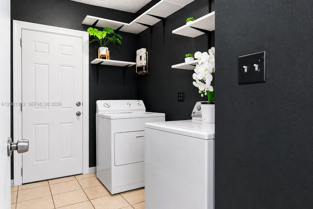 For Rent: $3,100 (2 beds, 1 baths, 1184 Square Feet)