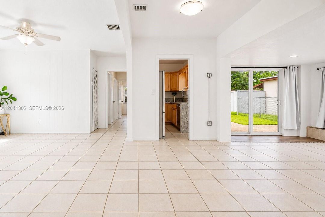For Rent: $3,100 (2 beds, 1 baths, 1184 Square Feet)