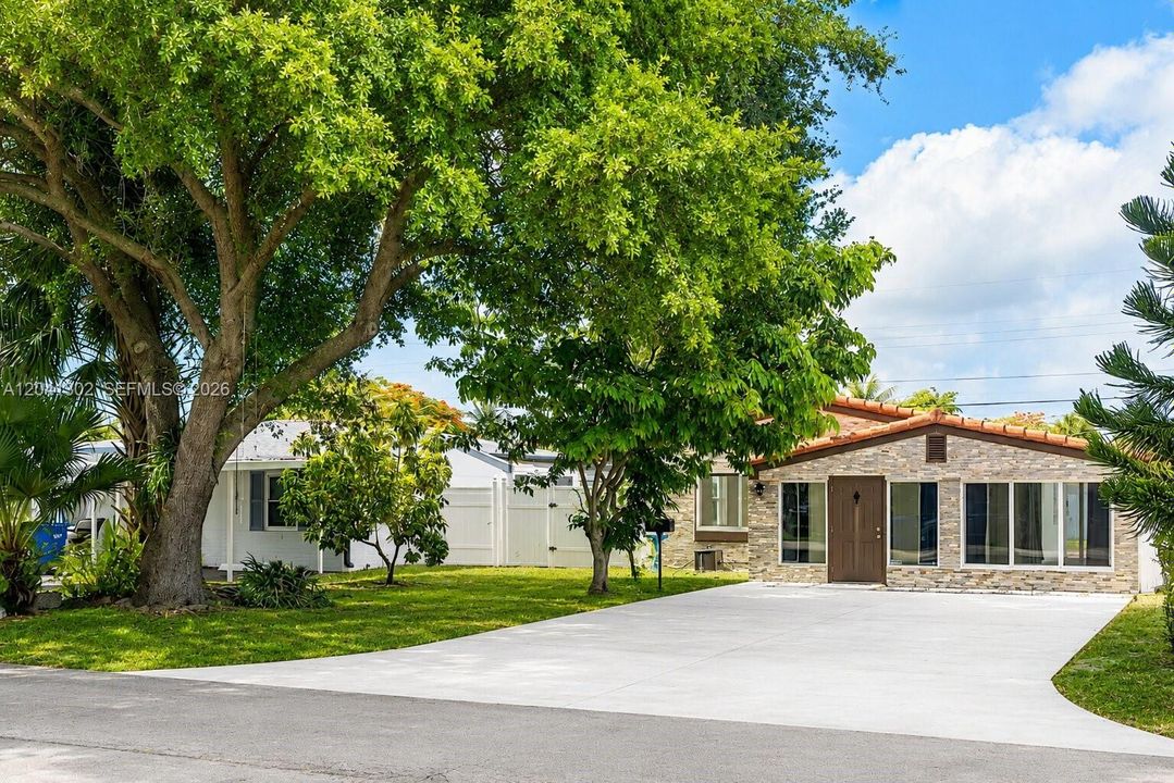 For Rent: $3,100 (2 beds, 1 baths, 1184 Square Feet)