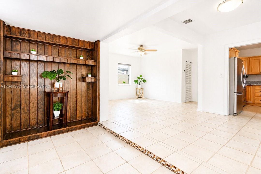 For Rent: $3,100 (2 beds, 1 baths, 1184 Square Feet)