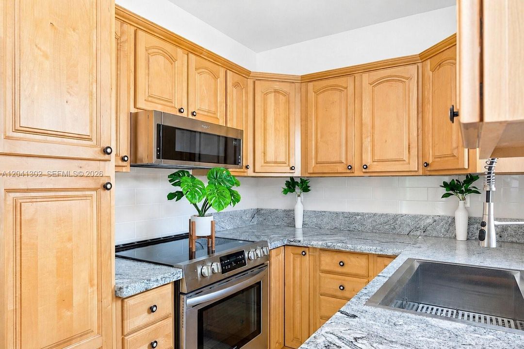 For Rent: $3,100 (2 beds, 1 baths, 1184 Square Feet)