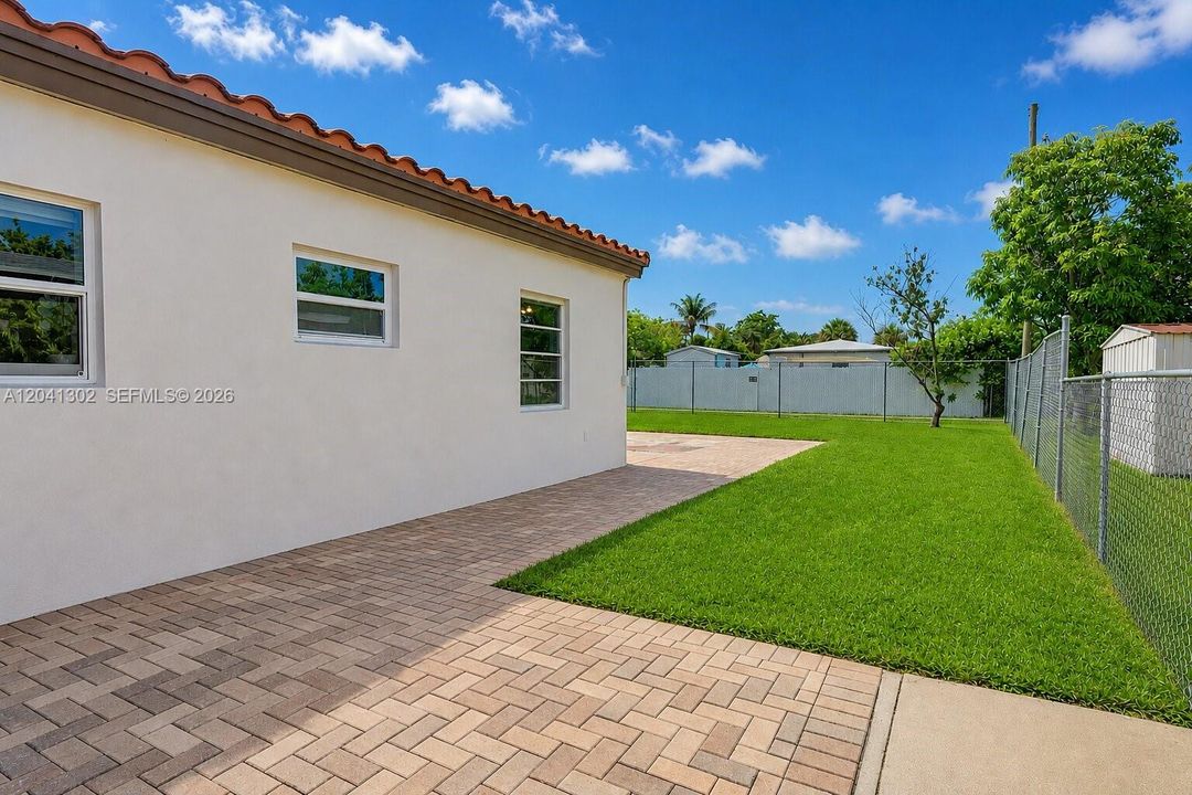 For Rent: $3,100 (2 beds, 1 baths, 1184 Square Feet)