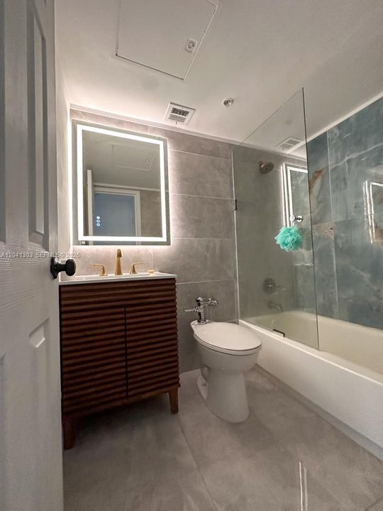 For Rent: $2,750 (1 beds, 1 baths, 731 Square Feet)