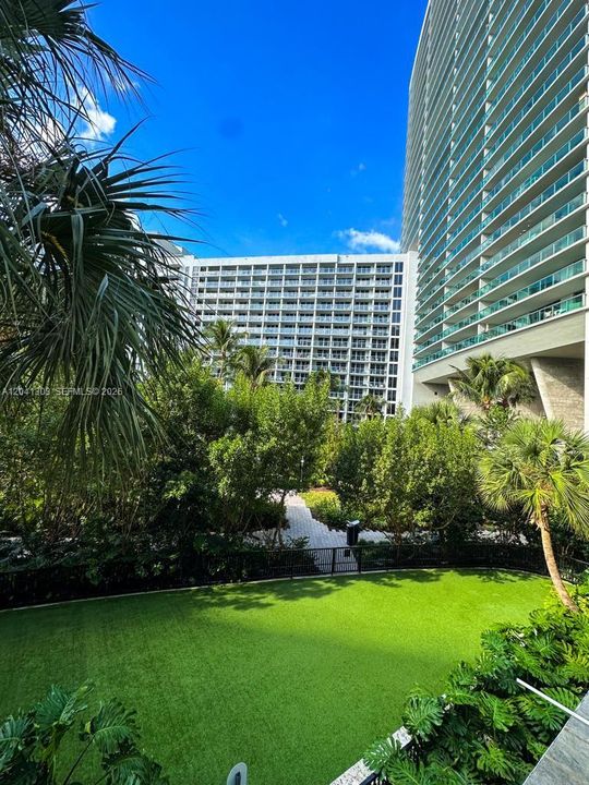 For Rent: $2,750 (1 beds, 1 baths, 731 Square Feet)