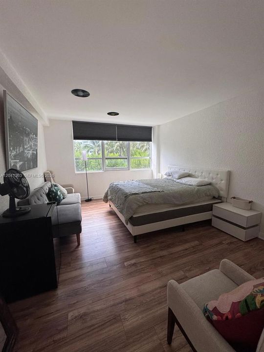 For Rent: $2,750 (1 beds, 1 baths, 731 Square Feet)