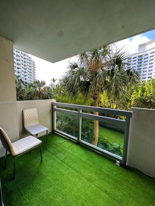 For Rent: $2,750 (1 beds, 1 baths, 731 Square Feet)