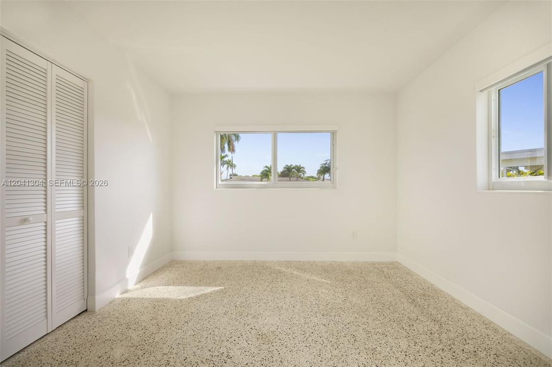 Bedroom – Well-proportioned bedroom with abundant natural light and a clean, modern aesthetic. Flexible layout accommodates a variety of furniture arrangements.