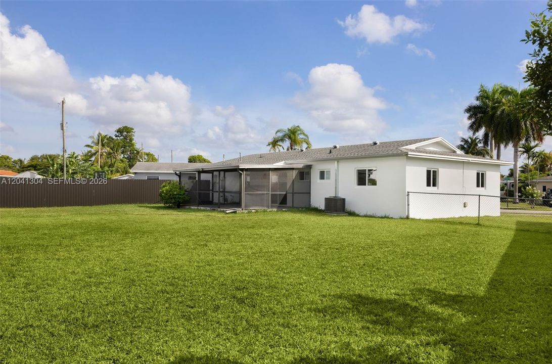 Backyard – Spacious backyard with an expansive lawn and fenced perimeter, offering exceptional outdoor versatility. Plenty of room to enjoy outdoor activities and entertaining.