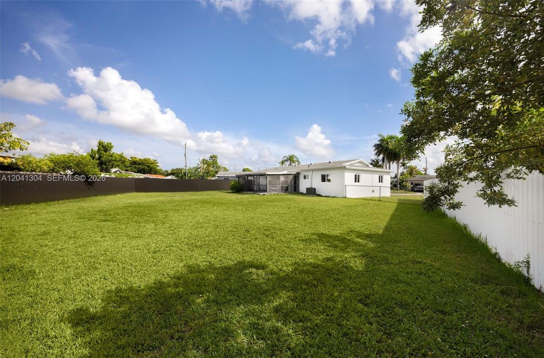 Backyard – Expansive fenced backyard offering an impressive amount of open green space. Ideal for outdoor entertaining, recreation, gardening, or creating your own backyard oasis.