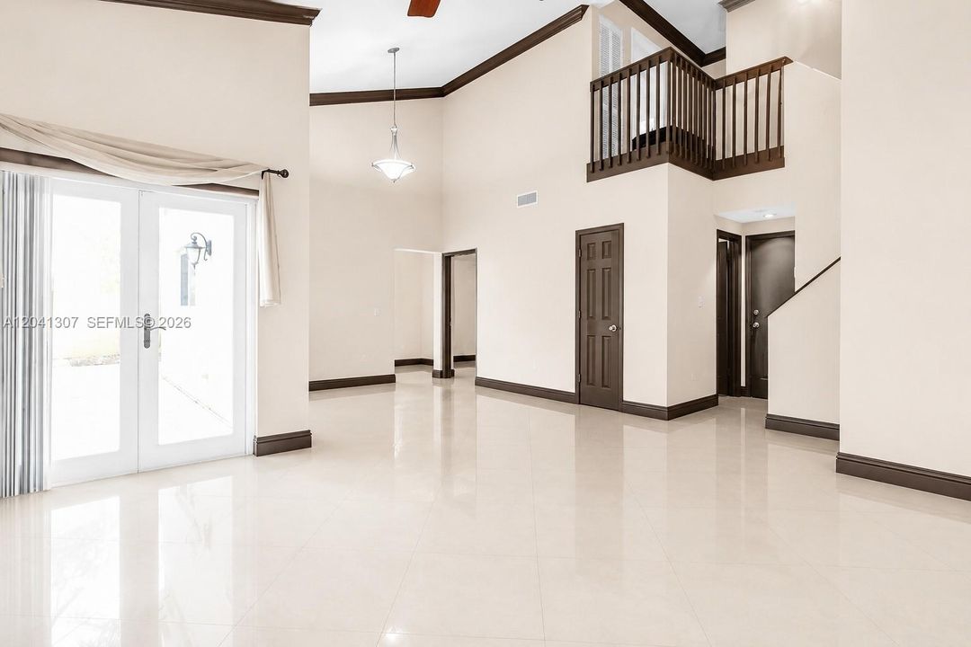 For Sale: $529,900 (3 beds, 2 baths, 1423 Square Feet)