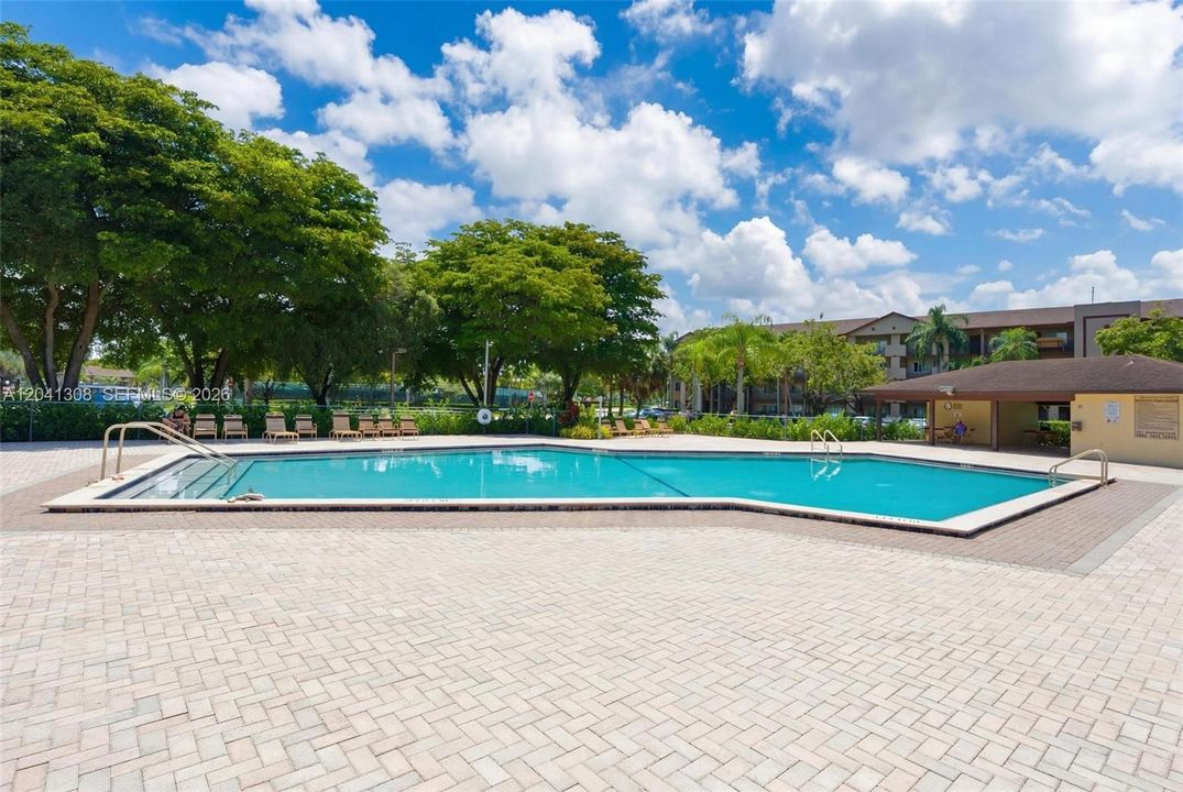 For Sale: $199,900 (2 beds, 1 baths, 1032 Square Feet)