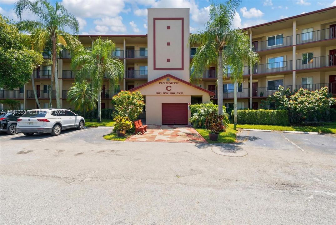 For Sale: $199,900 (2 beds, 1 baths, 1032 Square Feet)