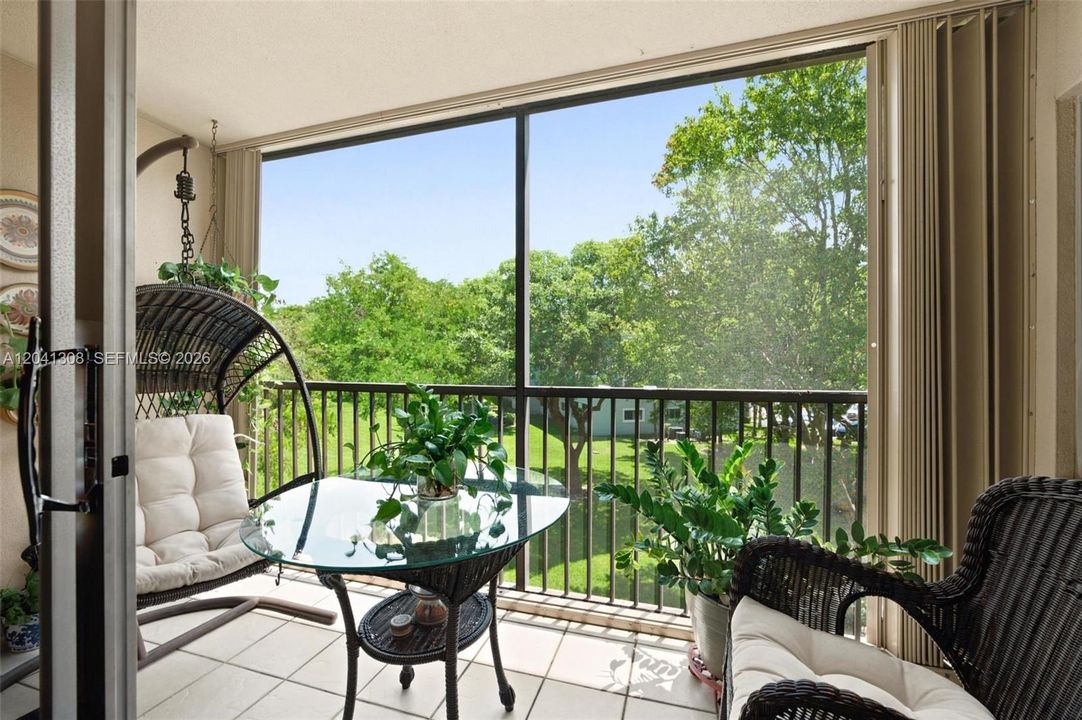 For Sale: $199,900 (2 beds, 1 baths, 1032 Square Feet)