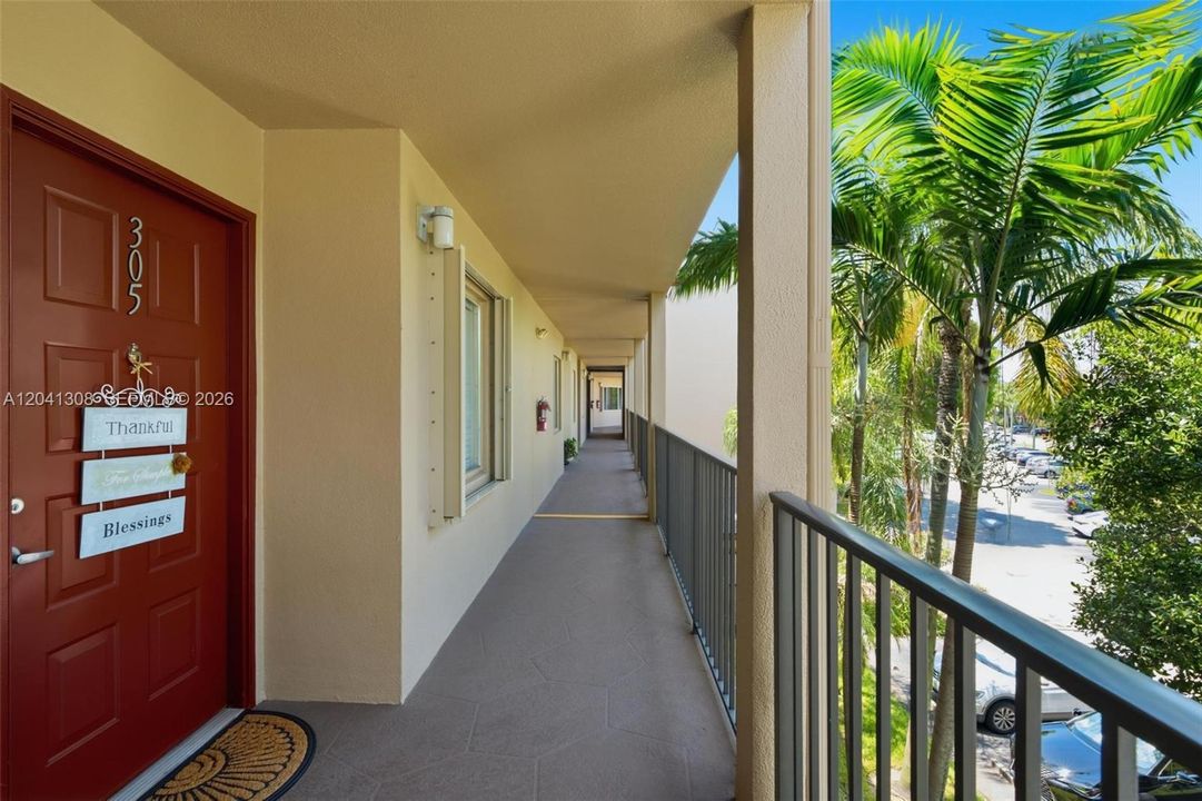 For Sale: $199,900 (2 beds, 1 baths, 1032 Square Feet)