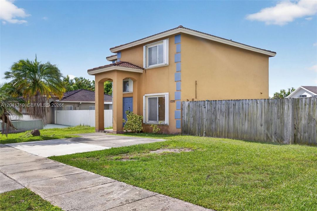 For Sale: $570,000 (4 beds, 3 baths, 1914 Square Feet)
