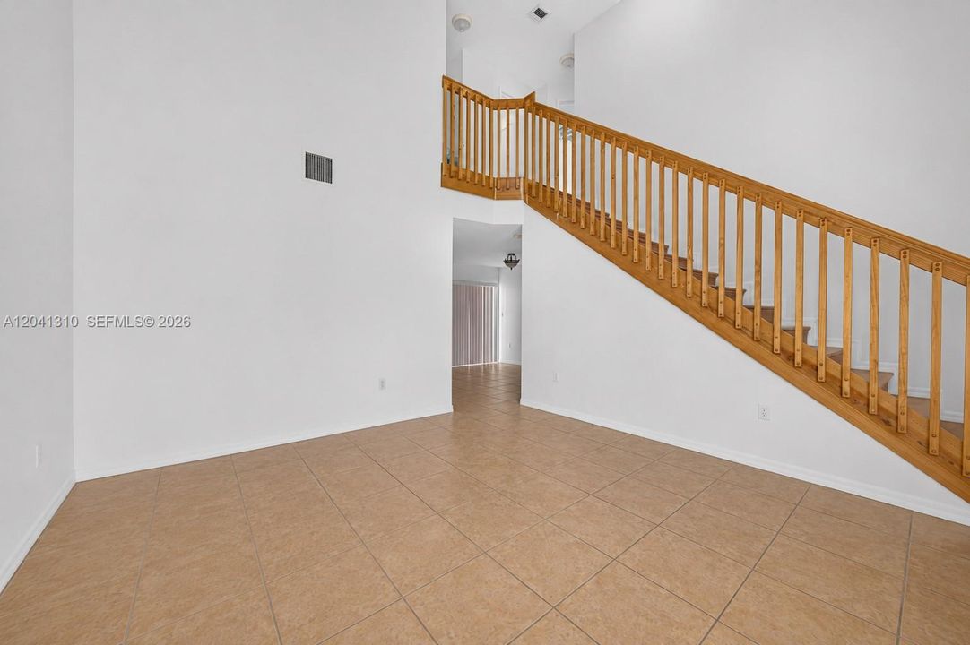 For Sale: $570,000 (4 beds, 3 baths, 1914 Square Feet)