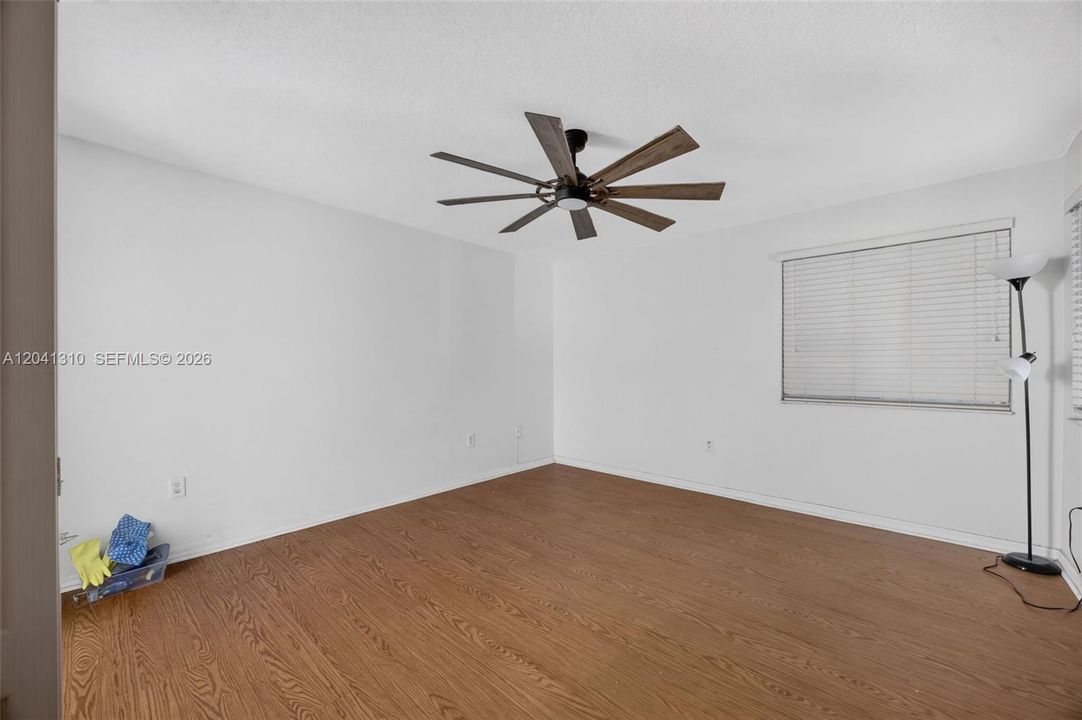 For Sale: $570,000 (4 beds, 3 baths, 1914 Square Feet)