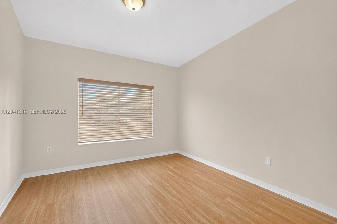 For Sale: $570,000 (4 beds, 3 baths, 1914 Square Feet)