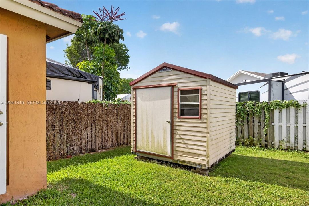 For Sale: $570,000 (4 beds, 3 baths, 1914 Square Feet)