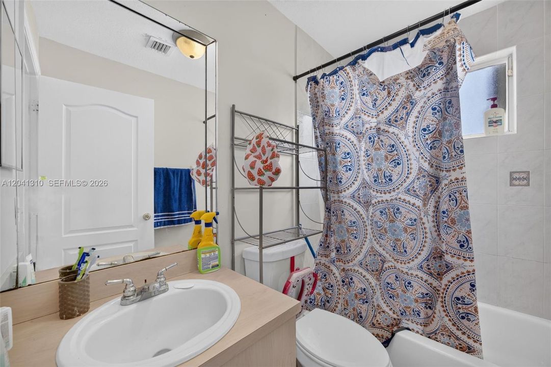 For Sale: $570,000 (4 beds, 3 baths, 1914 Square Feet)