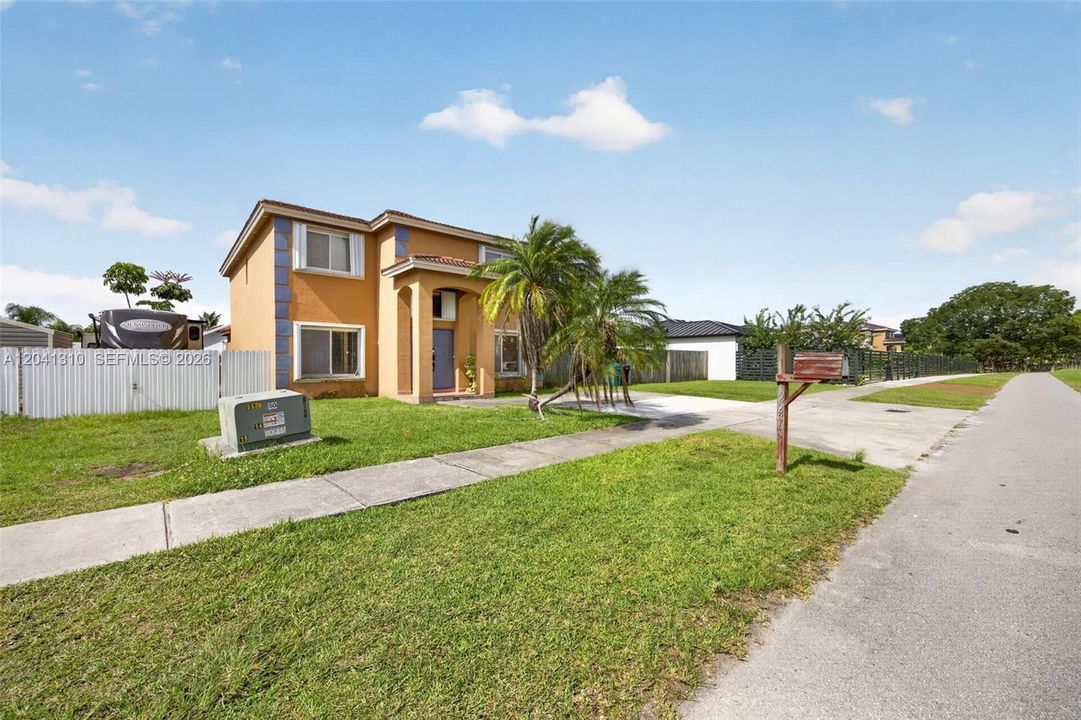 For Sale: $570,000 (4 beds, 3 baths, 1914 Square Feet)