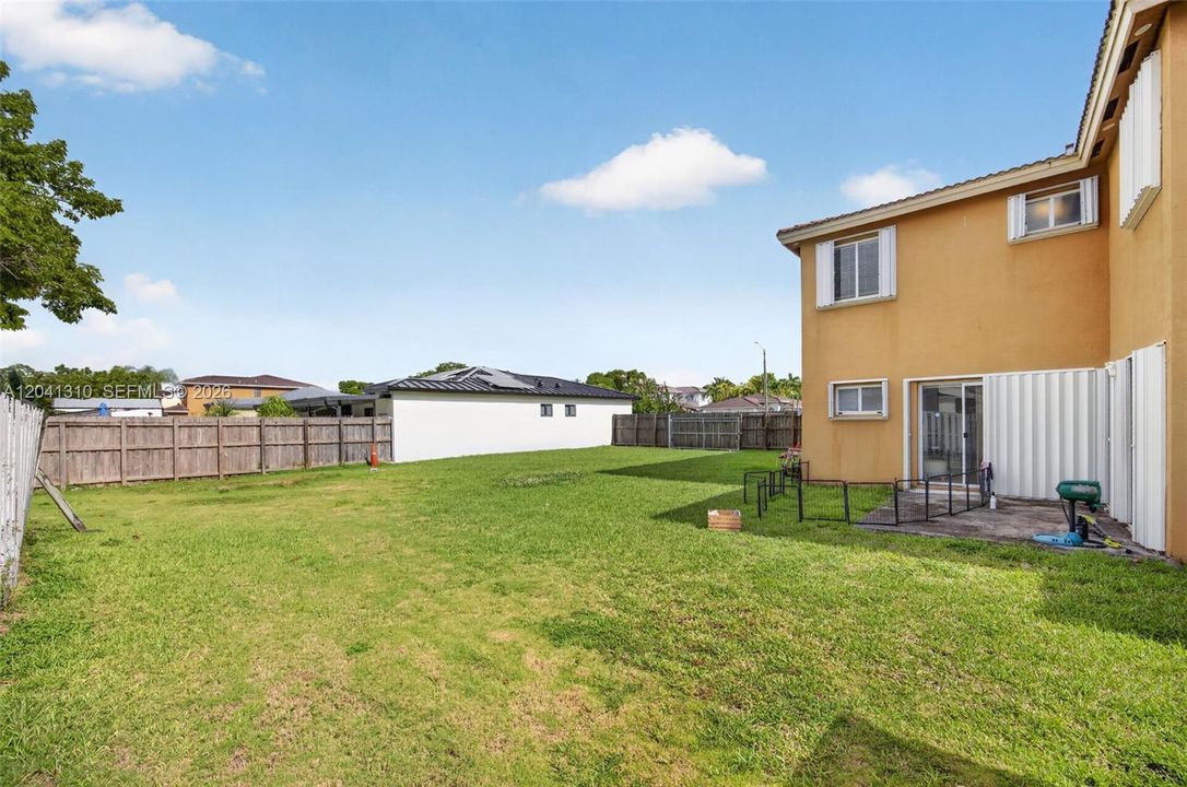 For Sale: $570,000 (4 beds, 3 baths, 1914 Square Feet)